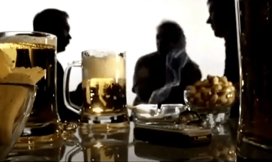 konzumácia alkoholu v mužskej spoločnosti